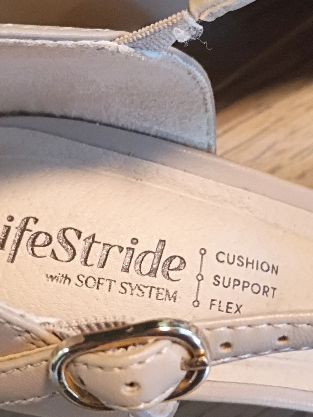 LifeStride Women's White Cushioned Sandal with Buckle Strap